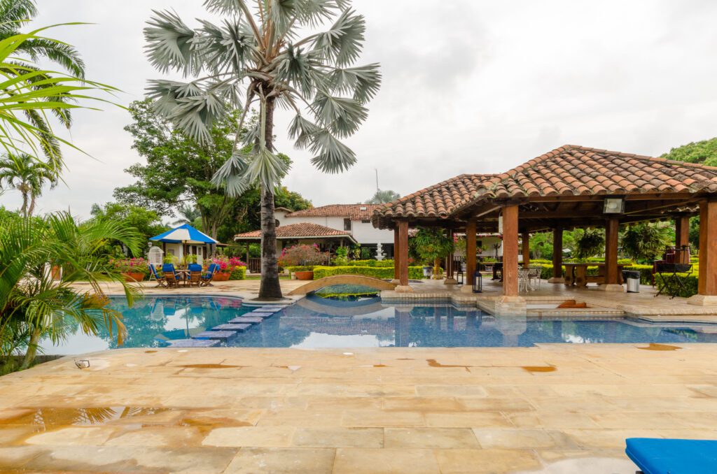 finca colonial 13.000 m2 en rozo valle del cauca