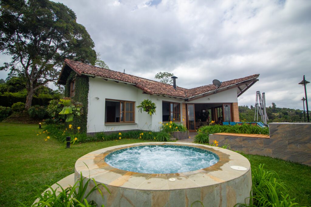 finca Casa Campestre en venta en parcelación Monterrico Valle del Cauca KM 21