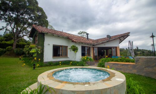 finca Casa Campestre en venta en parcelación Monterrico Valle del Cauca KM 21
