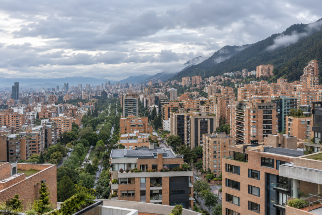 Vista de propiedades de alto valor en el norte de Bogotá y los Cerros Orientales